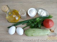 Салат с жареными кабачками, помидорами и яйцами
